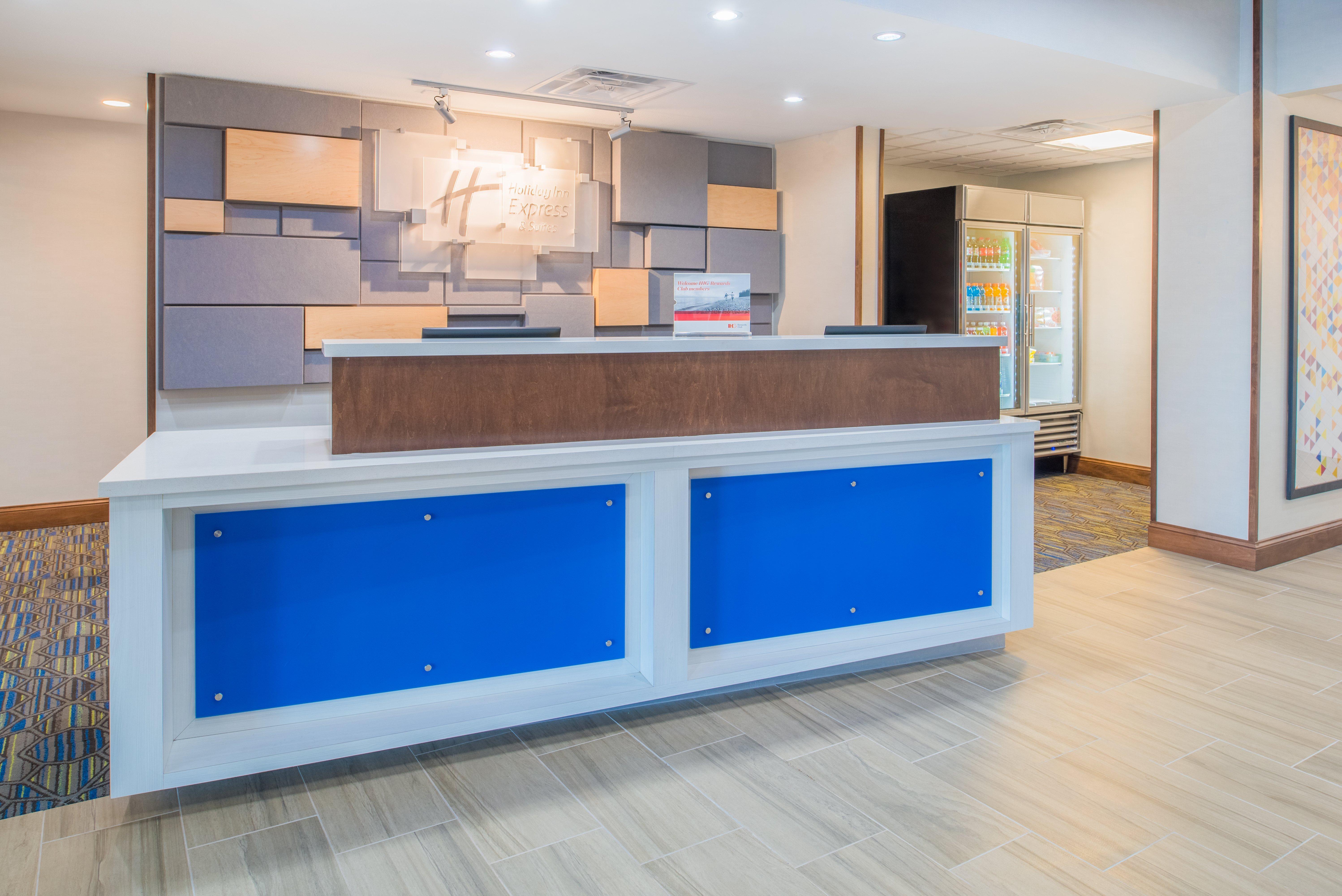 Holiday Inn Express Hotel & Suites Bismarck By Ihg Exterior foto
