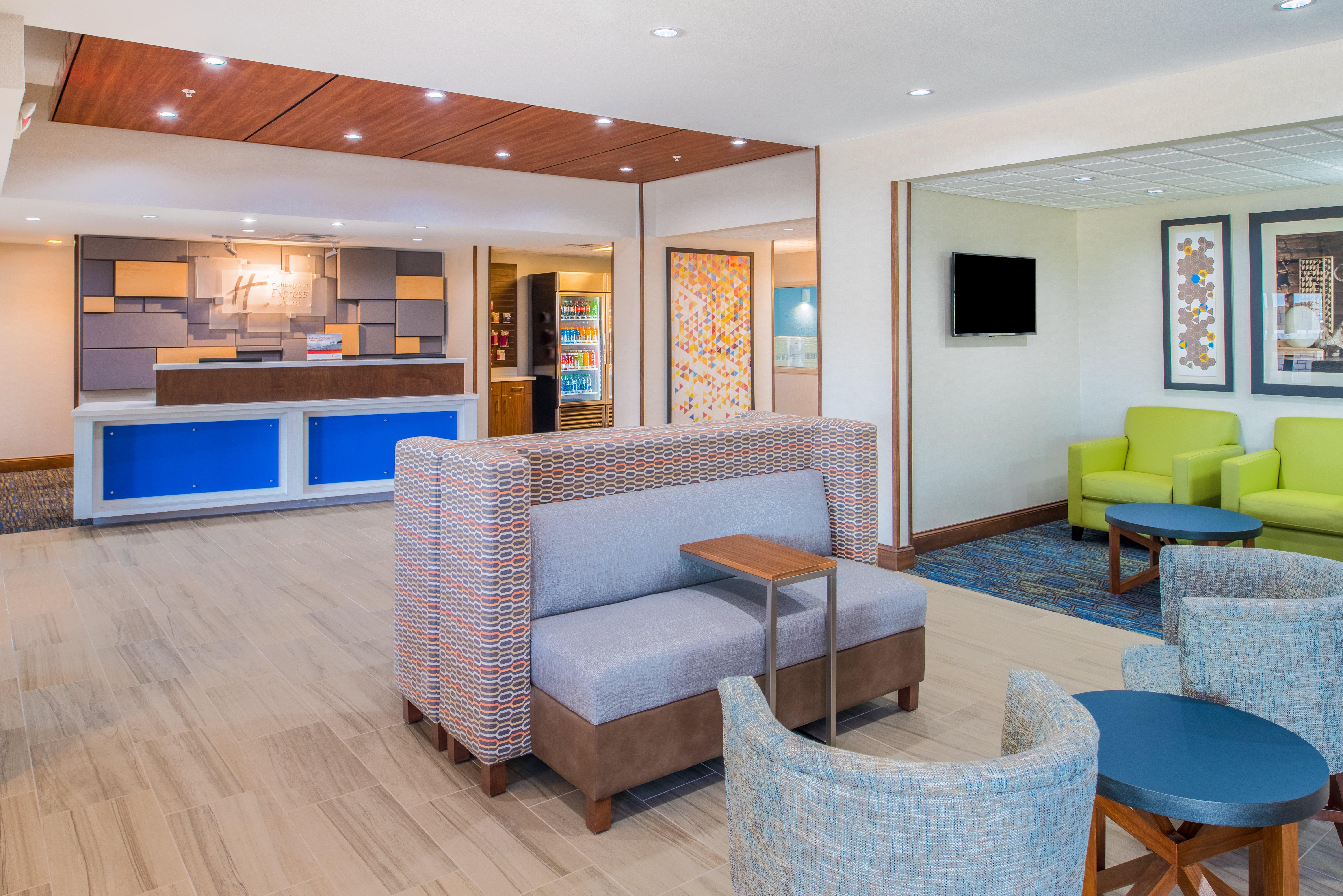 Holiday Inn Express Hotel & Suites Bismarck By Ihg Exterior foto