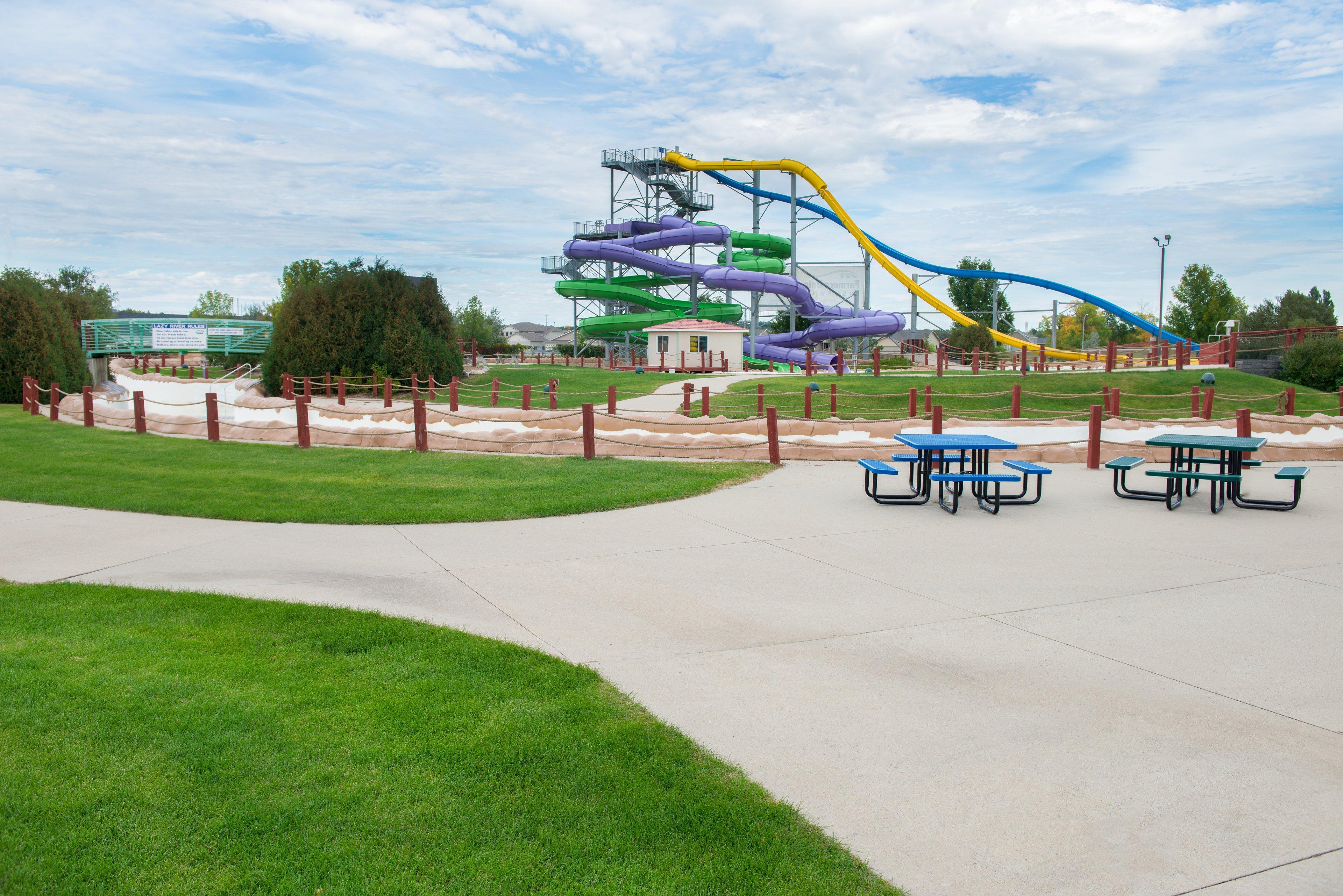 Holiday Inn Express Hotel & Suites Bismarck By Ihg Exterior foto