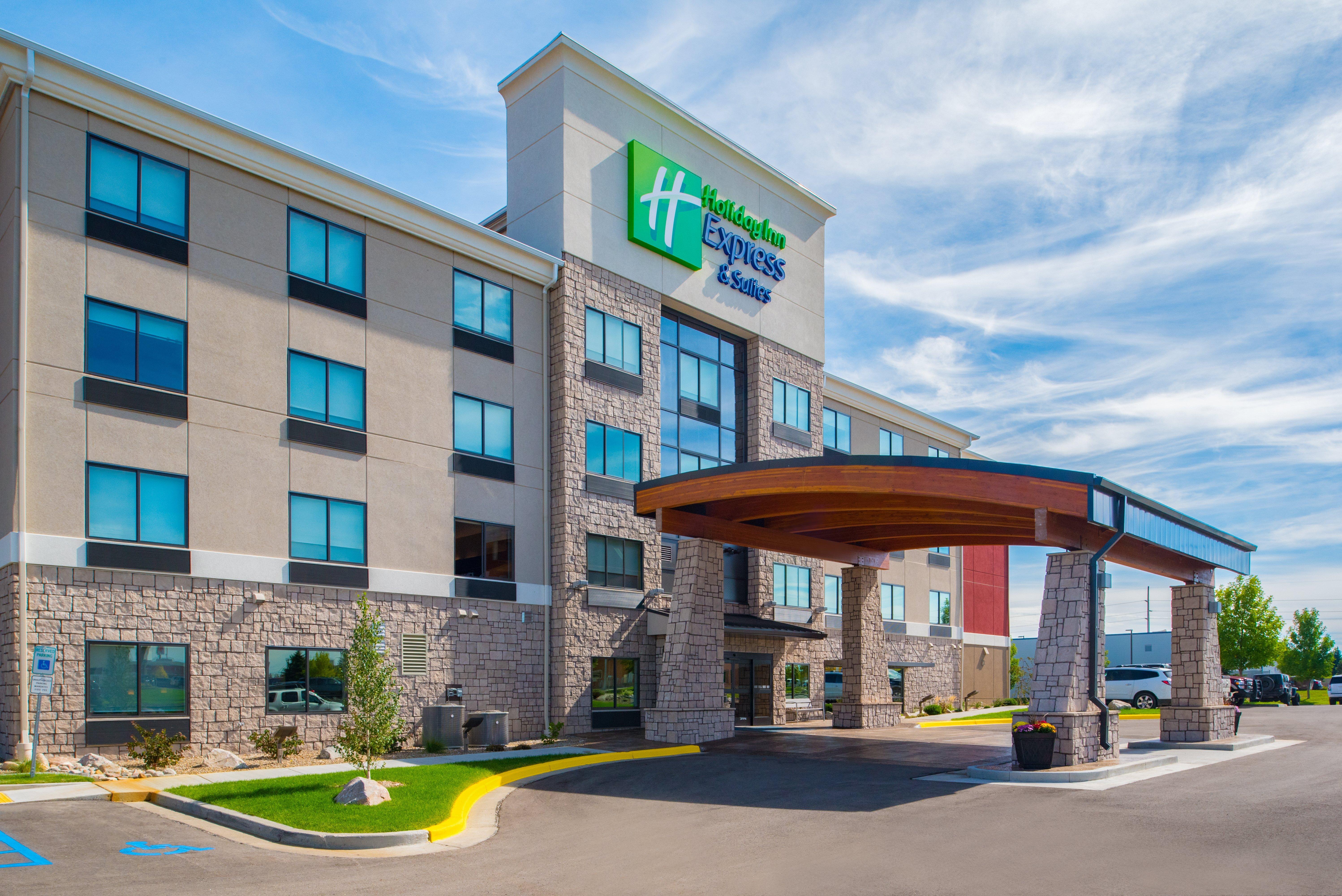 Holiday Inn Express Hotel & Suites Bismarck By Ihg Exterior foto