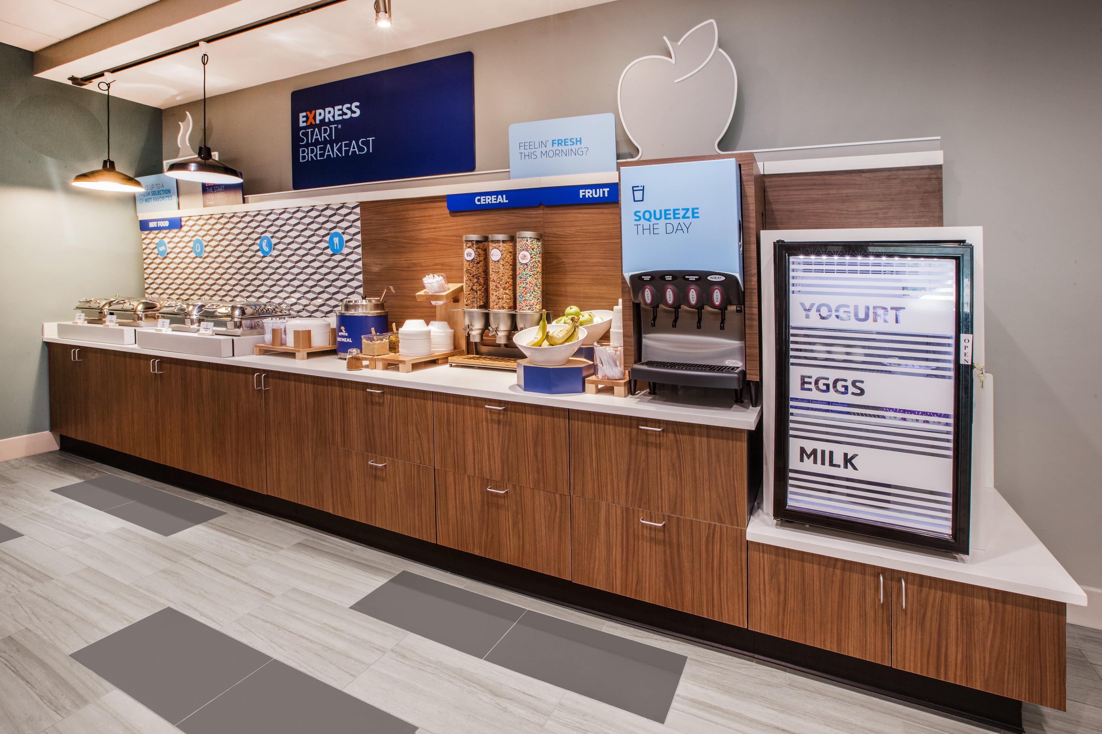 Holiday Inn Express Hotel & Suites Bismarck By Ihg Exterior foto