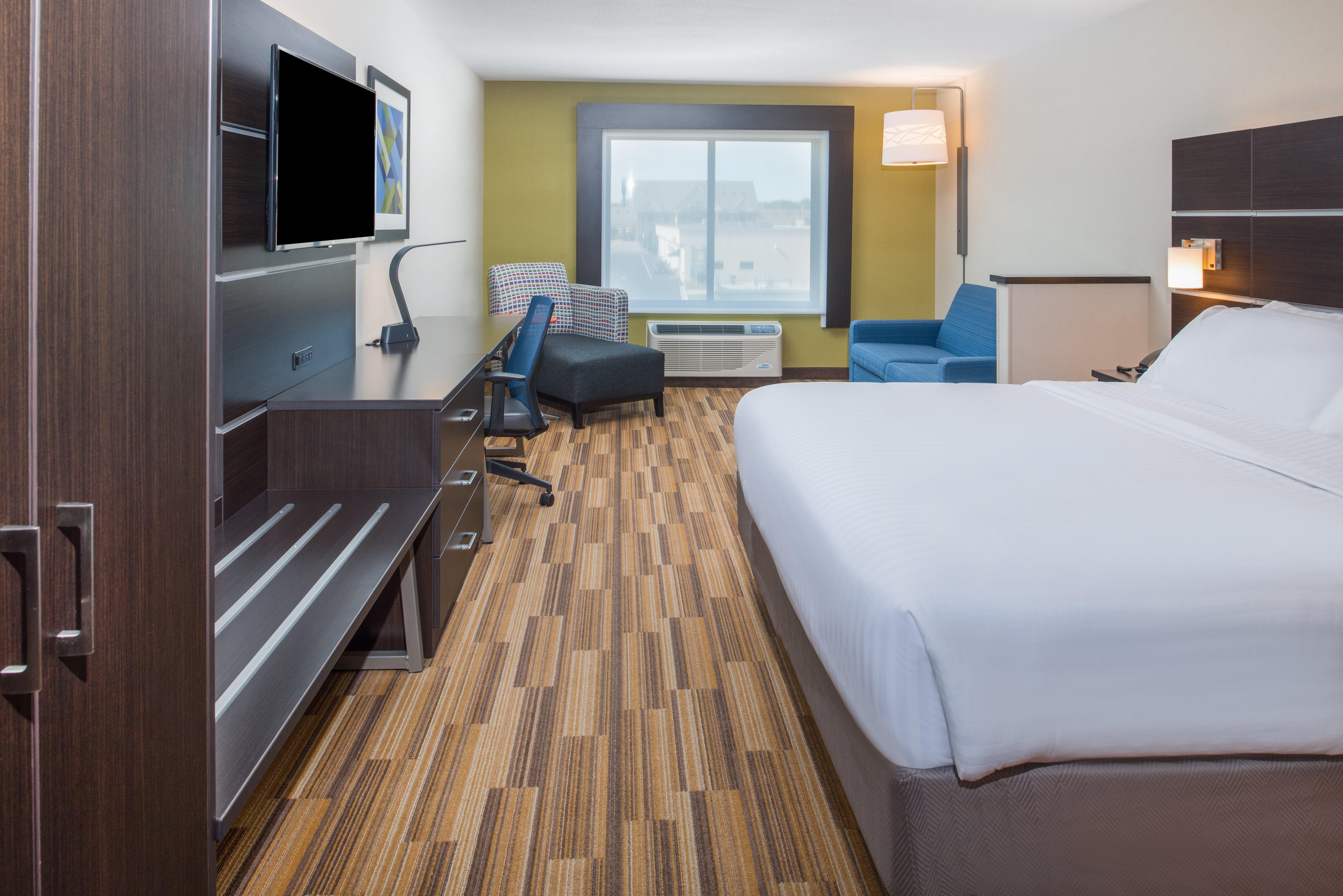 Holiday Inn Express Hotel & Suites Bismarck By Ihg Exterior foto