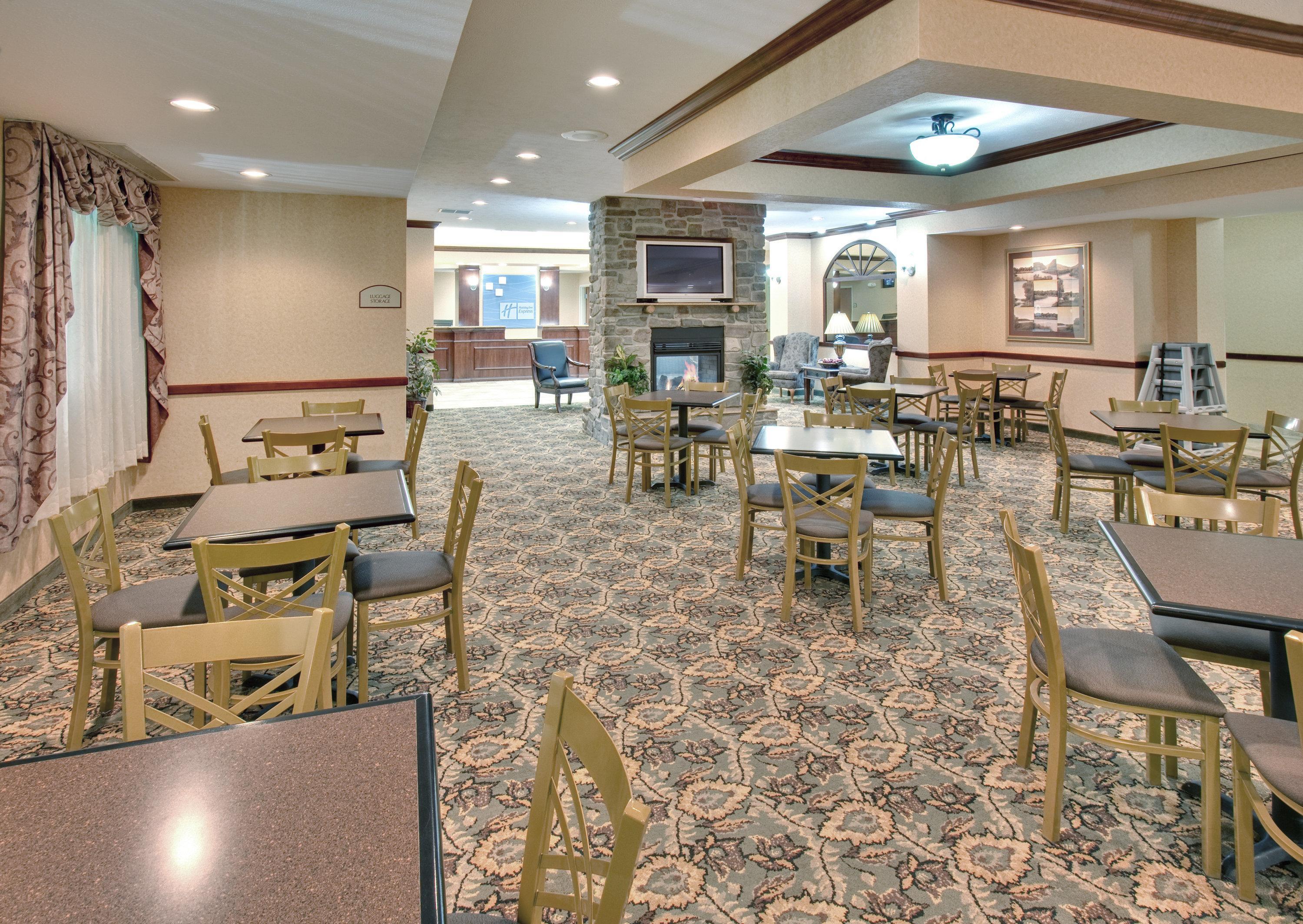 Holiday Inn Express Hotel & Suites Bismarck By Ihg Exterior foto