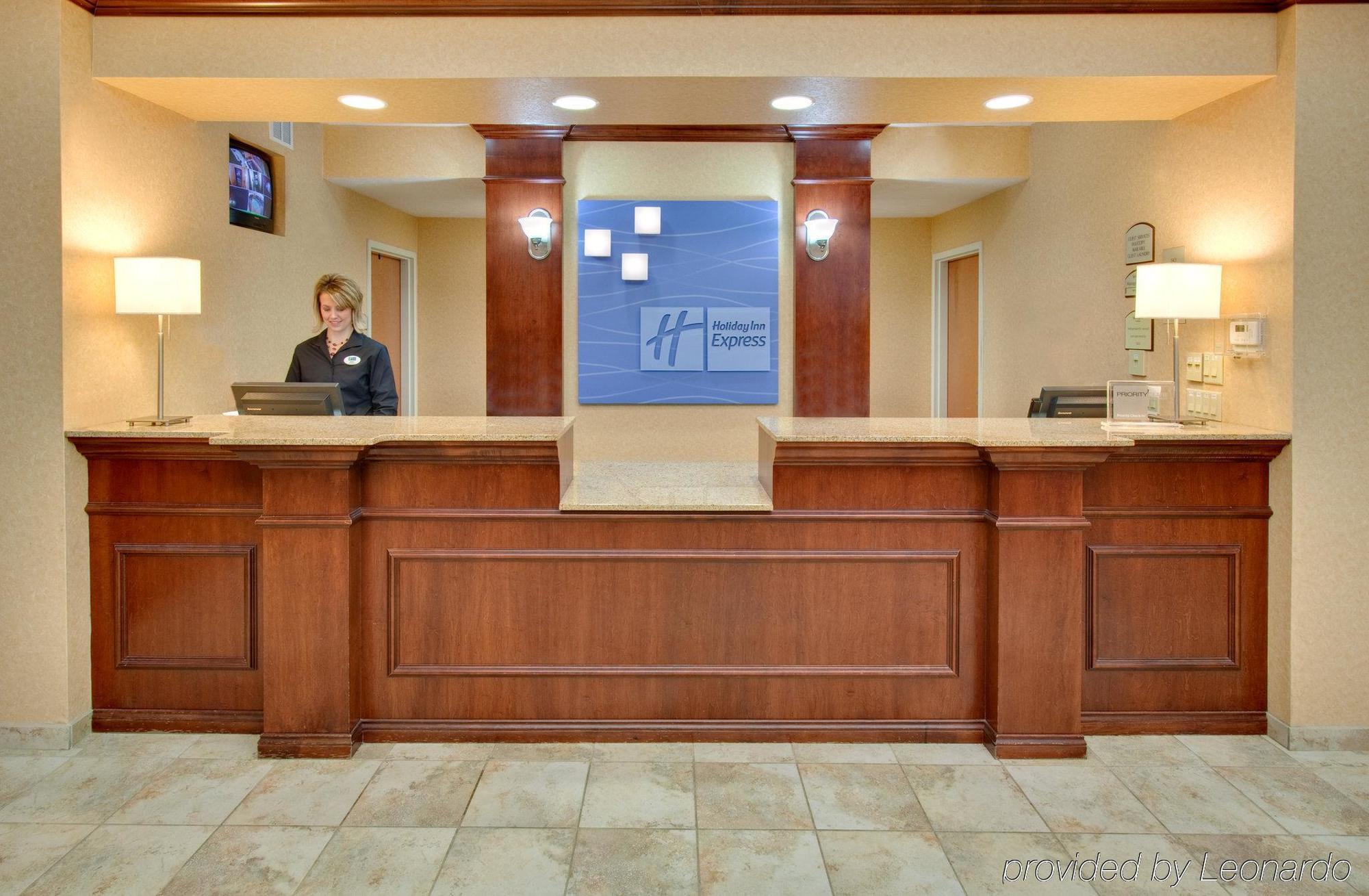 Holiday Inn Express Hotel & Suites Bismarck By Ihg Interior foto