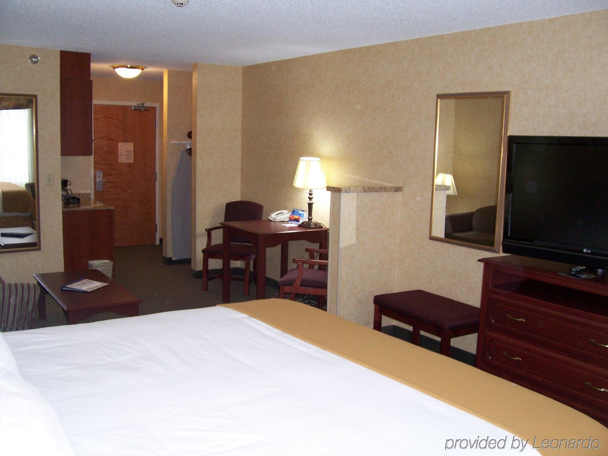 Holiday Inn Express Hotel & Suites Bismarck By Ihg Zimmer foto