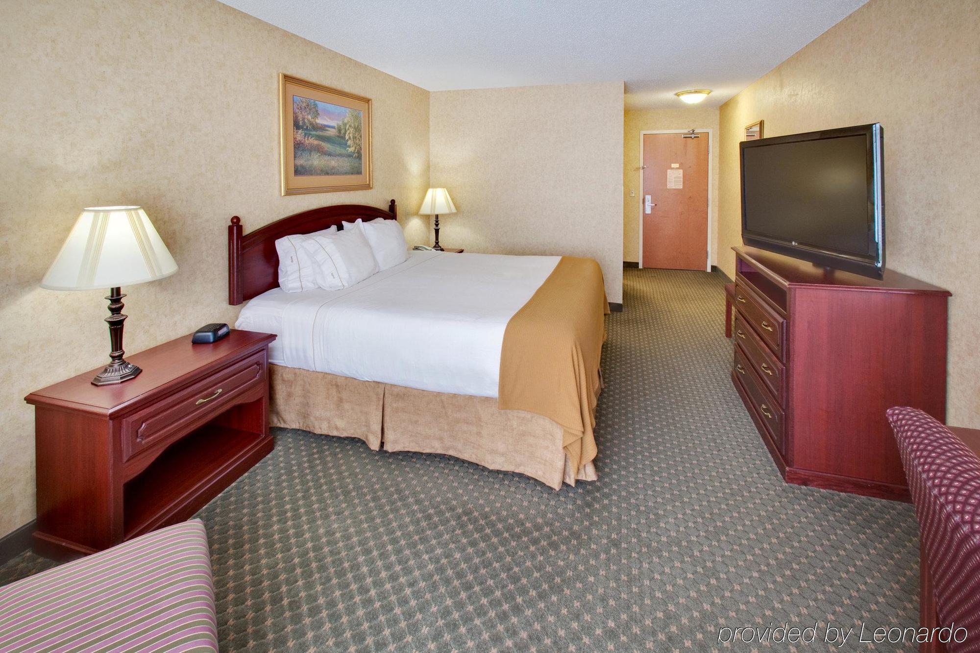 Holiday Inn Express Hotel & Suites Bismarck By Ihg Zimmer foto