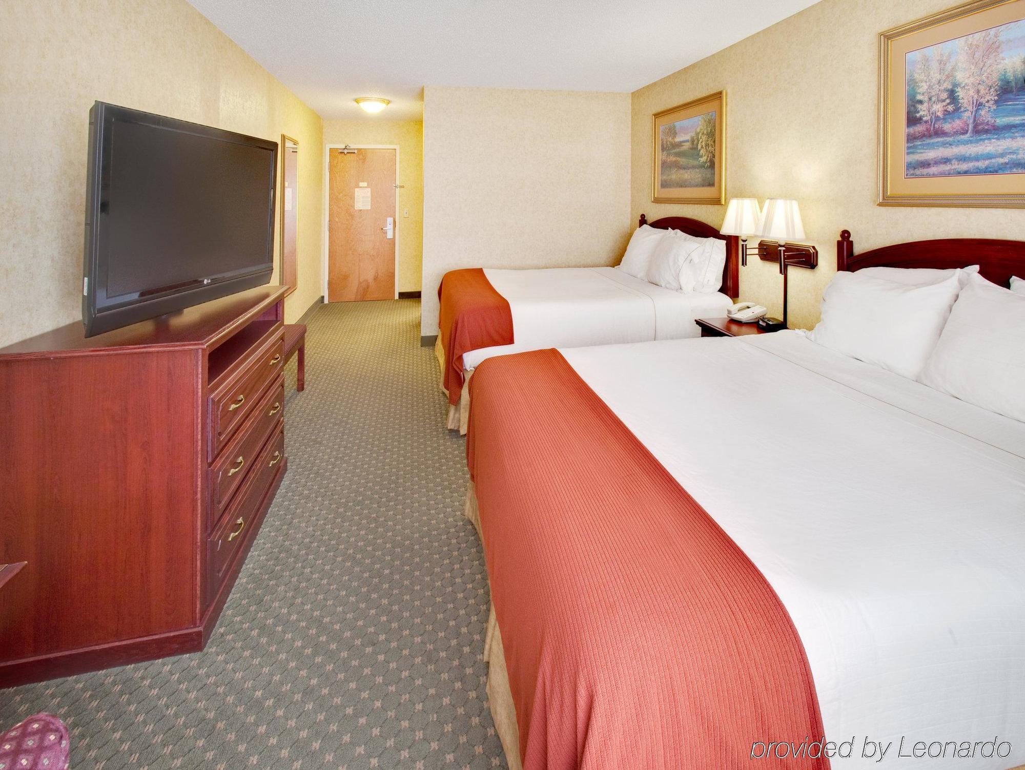 Holiday Inn Express Hotel & Suites Bismarck By Ihg Zimmer foto