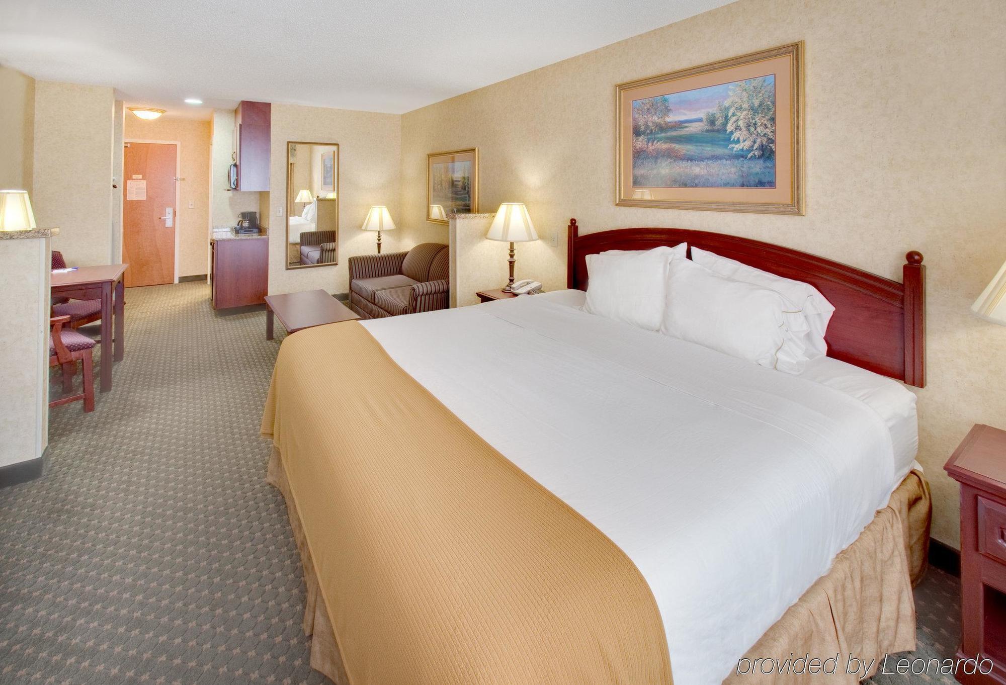 Holiday Inn Express Hotel & Suites Bismarck By Ihg Zimmer foto