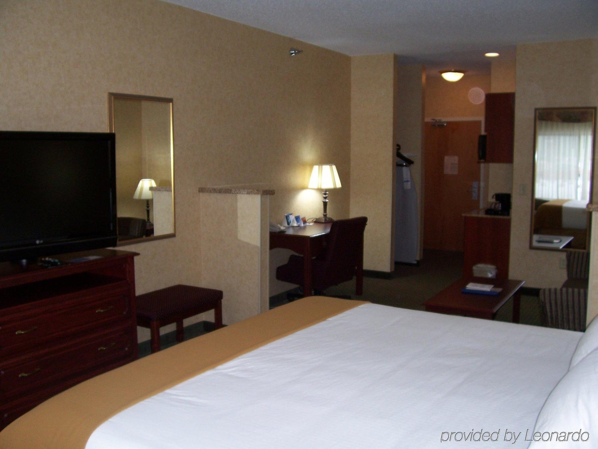 Holiday Inn Express Hotel & Suites Bismarck By Ihg Zimmer foto