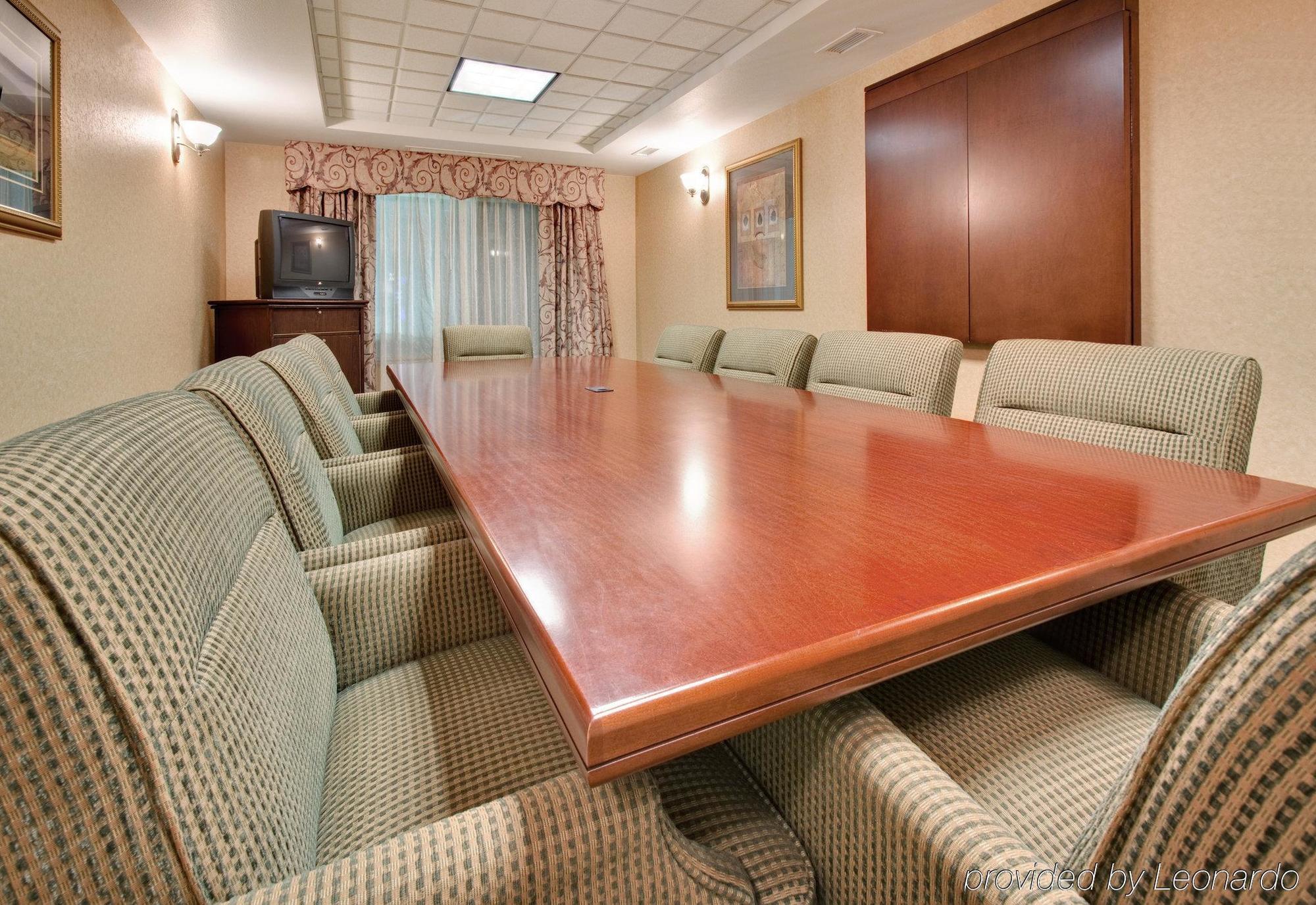 Holiday Inn Express Hotel & Suites Bismarck By Ihg Einrichtungen foto