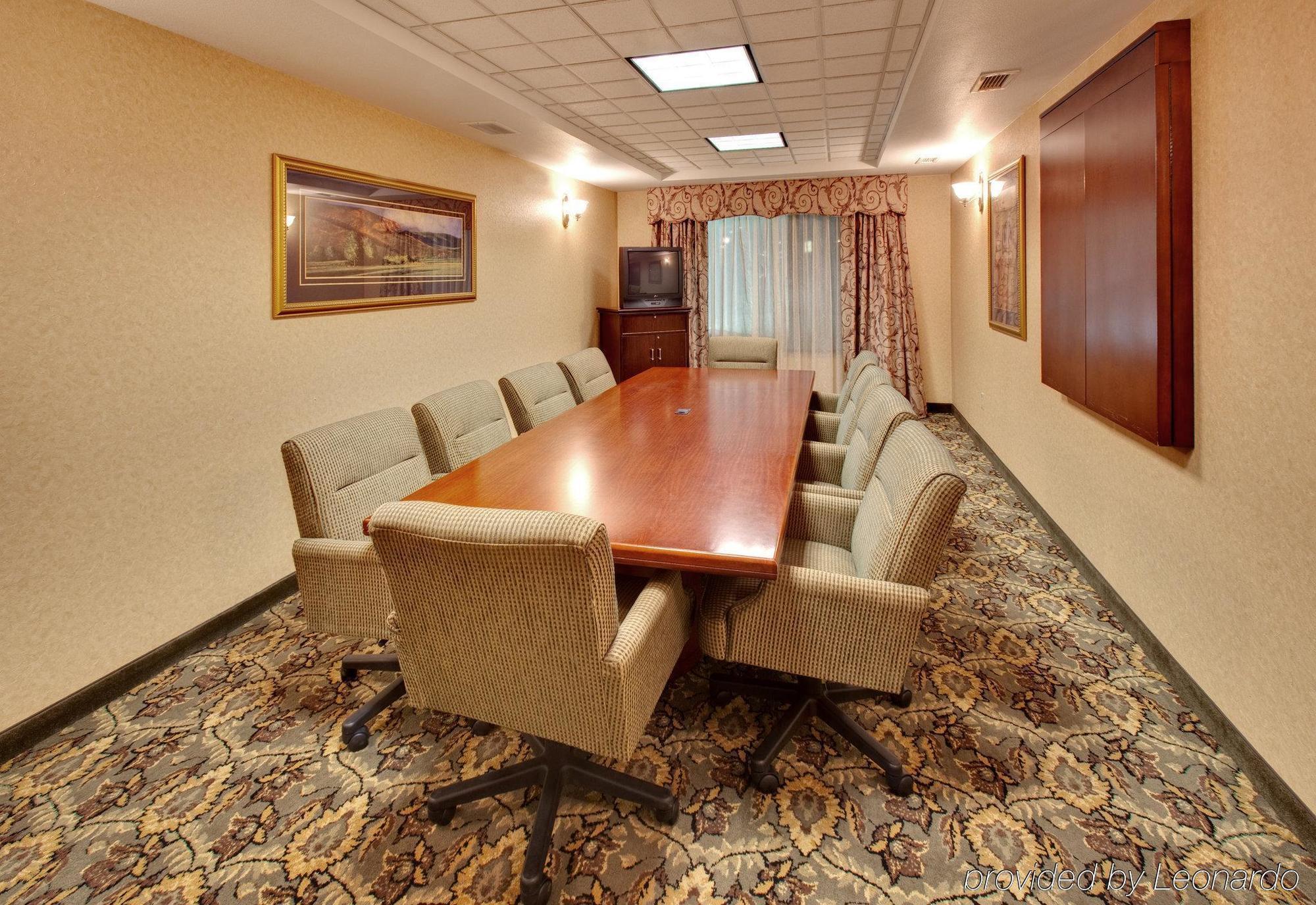 Holiday Inn Express Hotel & Suites Bismarck By Ihg Einrichtungen foto