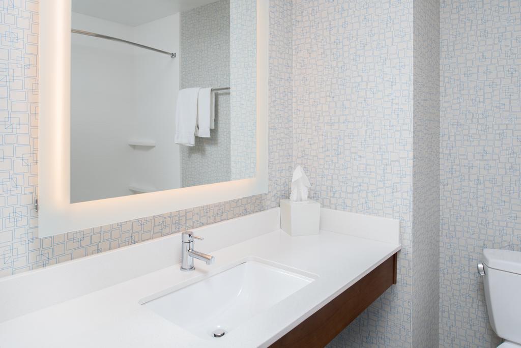 Holiday Inn Express Hotel & Suites Bismarck By Ihg Exterior foto