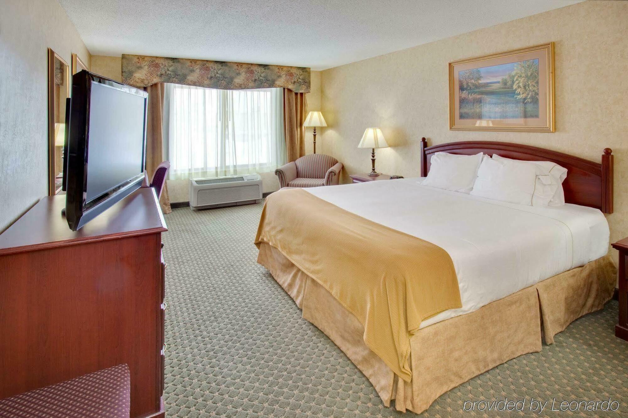 Holiday Inn Express Hotel & Suites Bismarck By Ihg Zimmer foto